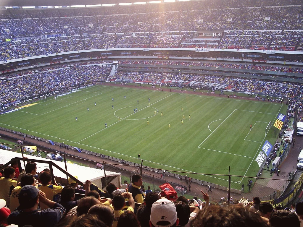 Historic América versus Cruz Azul match scene inside Estadio Azteca