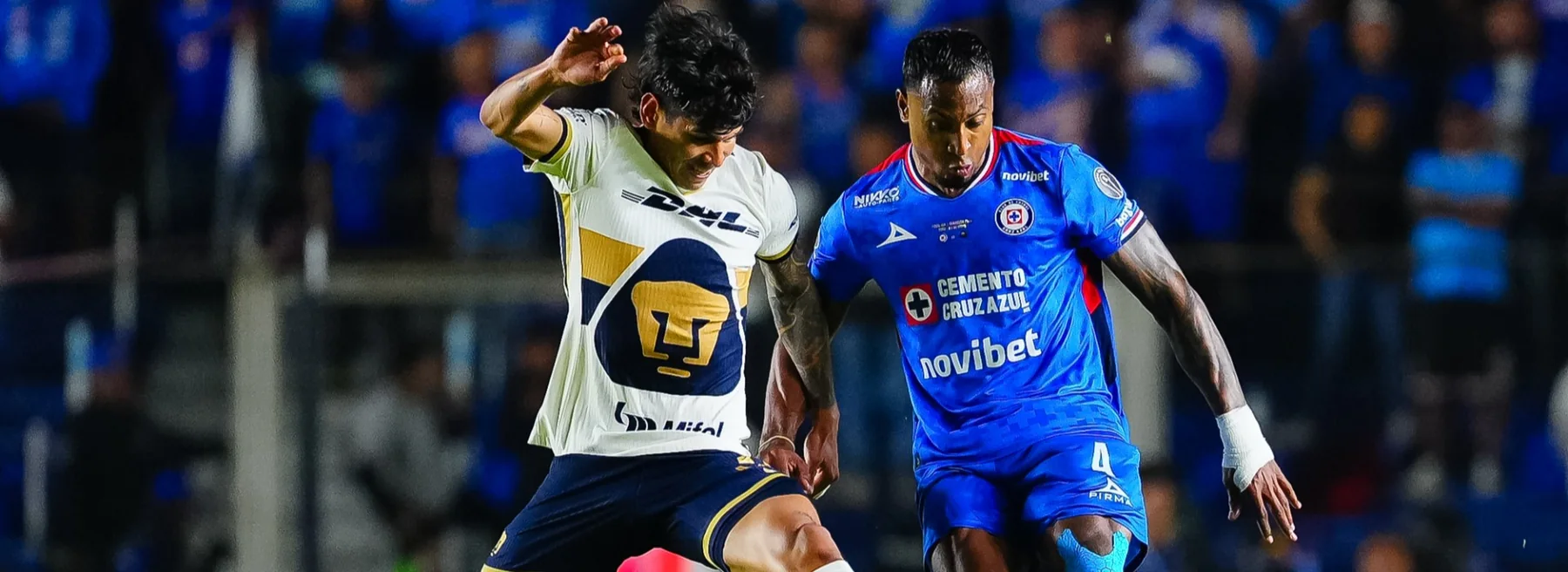 Cruz Azul and Pumas players during the first leg of the Clausura 2026 final